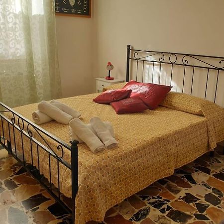 Casa Indipendente Zona Centrale La Maddalena  Extérieur photo