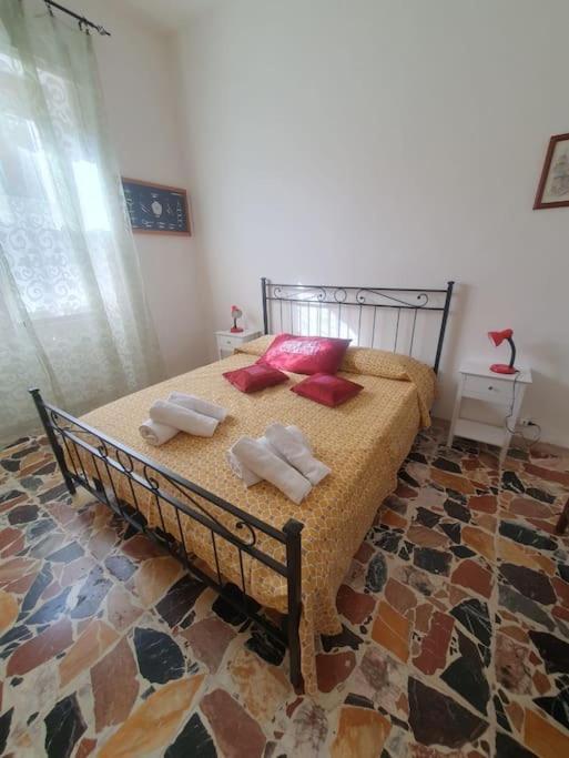 Casa Indipendente Zona Centrale La Maddalena  Extérieur photo